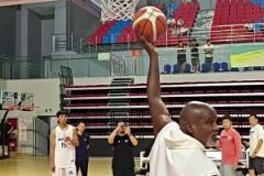 NBA球星“老貓”莫布利現(xiàn)身嘉興賽區(qū)！現(xiàn)場傳授浙B球員“大師課”