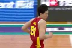 這真學(xué)過(guò)的FIBA喜感解說(shuō)楊瀚森暴扣：噢Baby謝謝你~