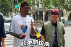 松弛感！杰倫威與說唱歌手GALI上海街頭Citywalk 遇球迷親切互動(dòng)