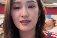 球場(chǎng)外C羅簽名照500一張！美女博主杜黝黝：這簽名照是官方嗎