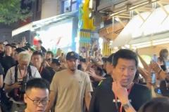 這就是頂流！庫里現(xiàn)身重慶景點(diǎn)十八梯引得大批球迷高呼MVP