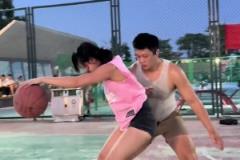 不是哥們 你都快200斤了 背打大妹子是真的身體撞?。?>
                            <p class=