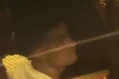 小孩行為C羅注意到有人在上面注視著他，拿出手機(jī)看自己啥樣