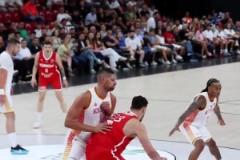 大屁股開路！申京低位坐打武切維奇強硬勾手命中