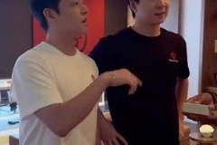 夢想成真！“河南羅斯”劉守元成功追星羅斯，贈送羅斯手鏈&長信