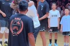 李夢(mèng)這體格子，居然只小一圈！